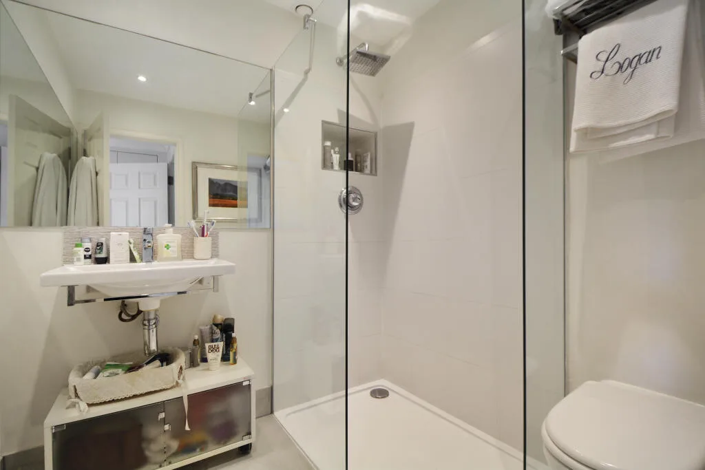 5 bedroom semi-detached house for rent