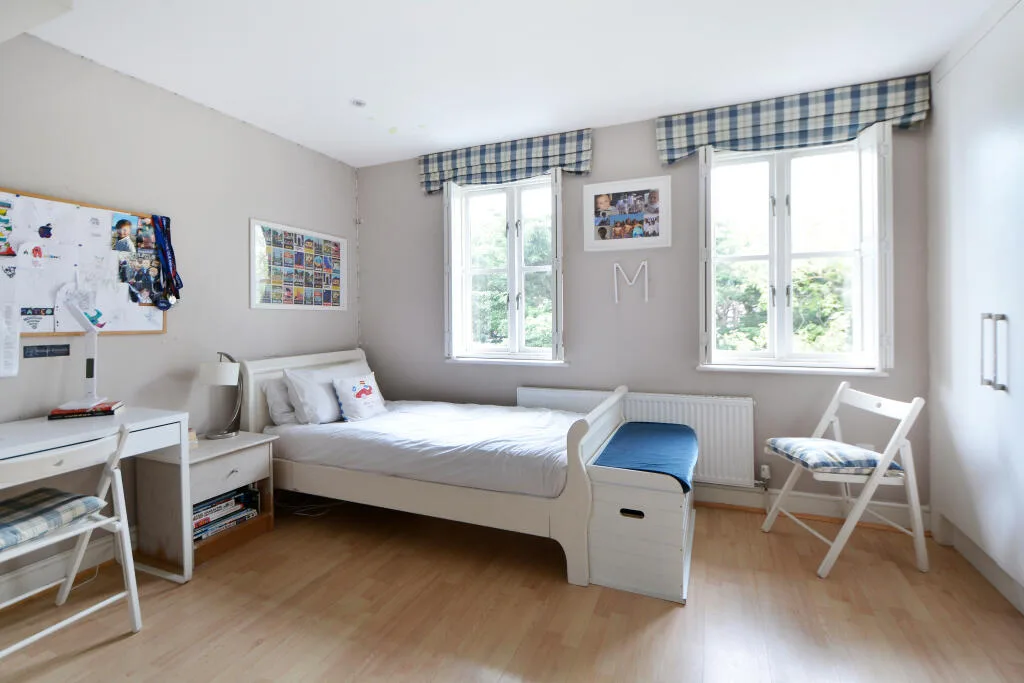 5 bedroom semi-detached house for rent