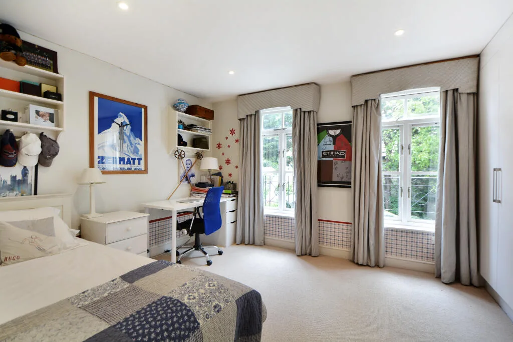 5 bedroom semi-detached house for rent
