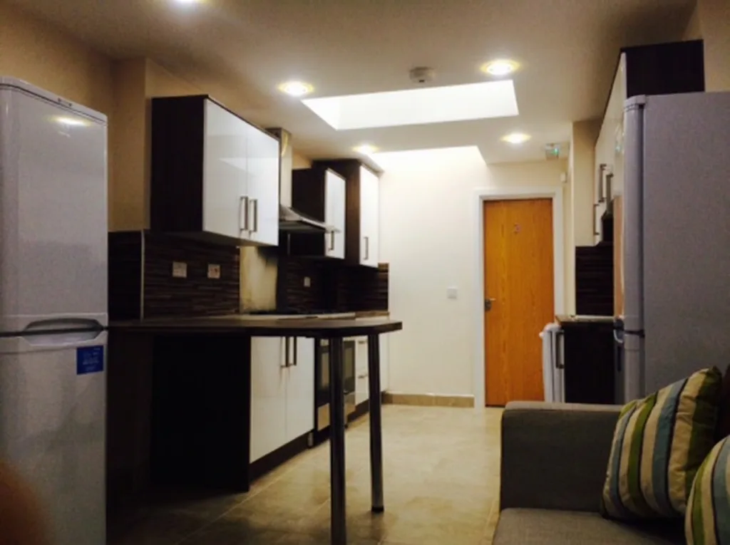 6 bedroom house for rent