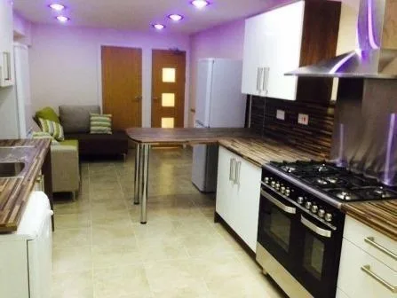 6 bedroom house for rent