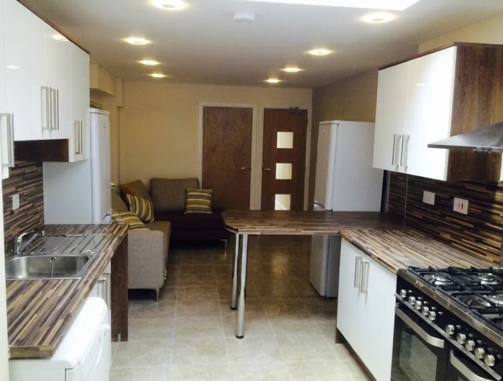 6 bedroom house for rent