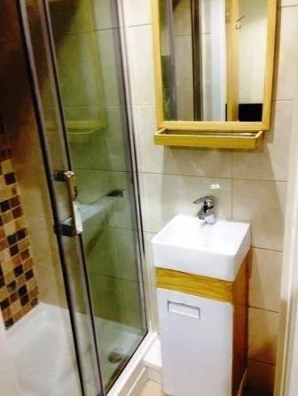6 bedroom house for rent