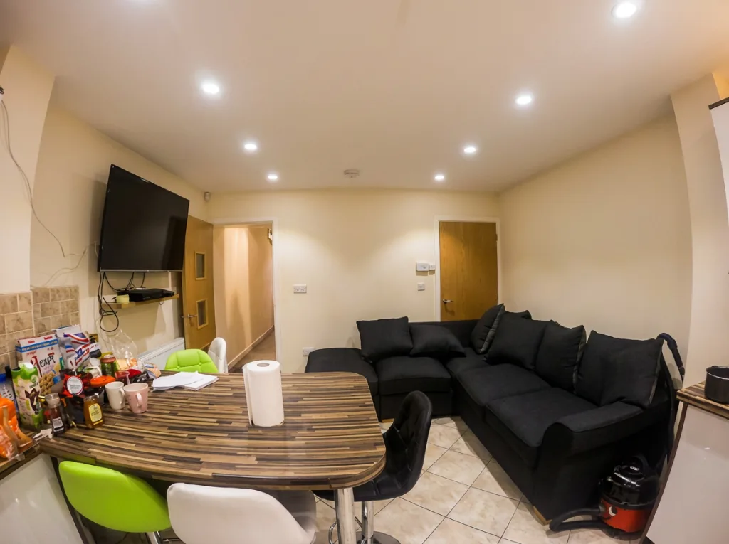 6 bedroom house for rent