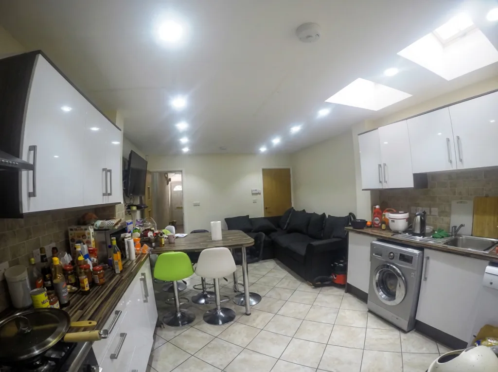 6 bedroom house for rent