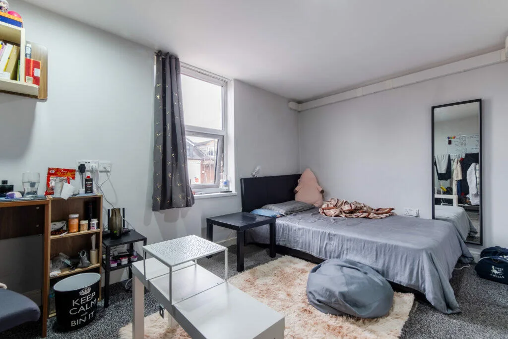 6 bedroom house for rent