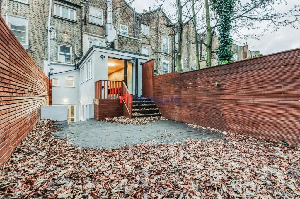 2 bedroom maisonette for rent