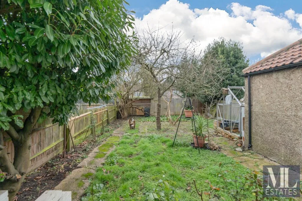 3 bedroom semi-detached house for rent