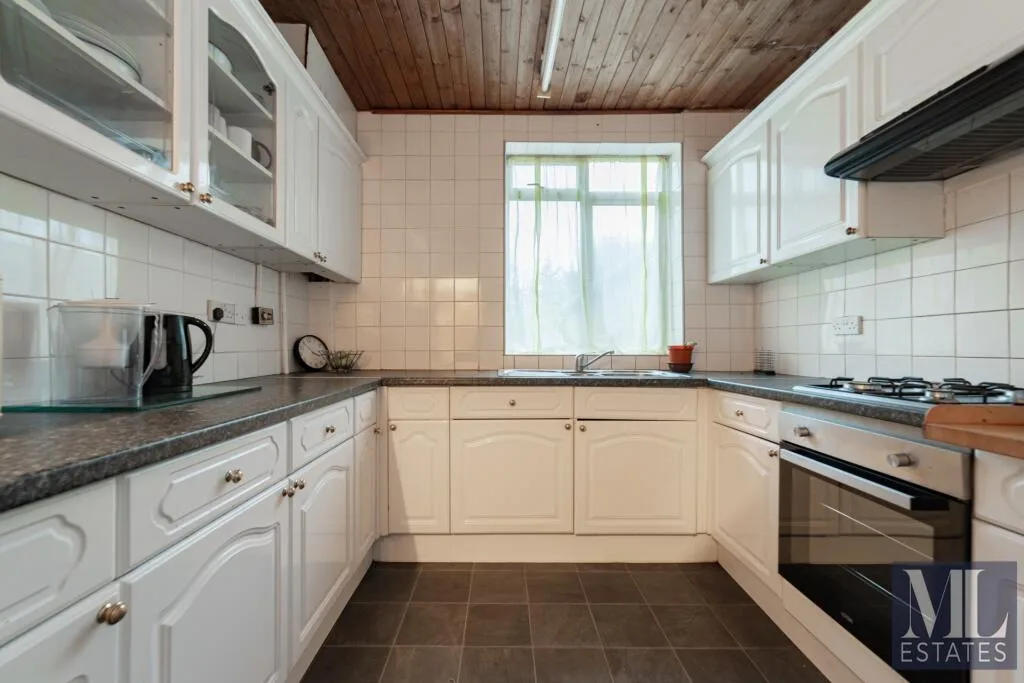 3 bedroom semi-detached house for rent