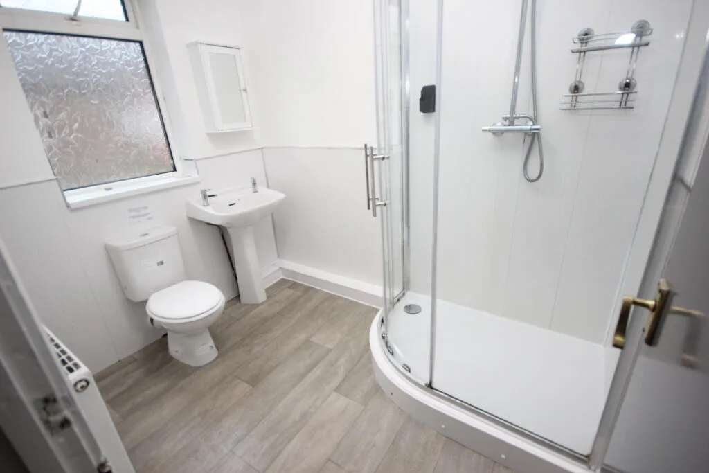 5 bedroom terraced house for rent