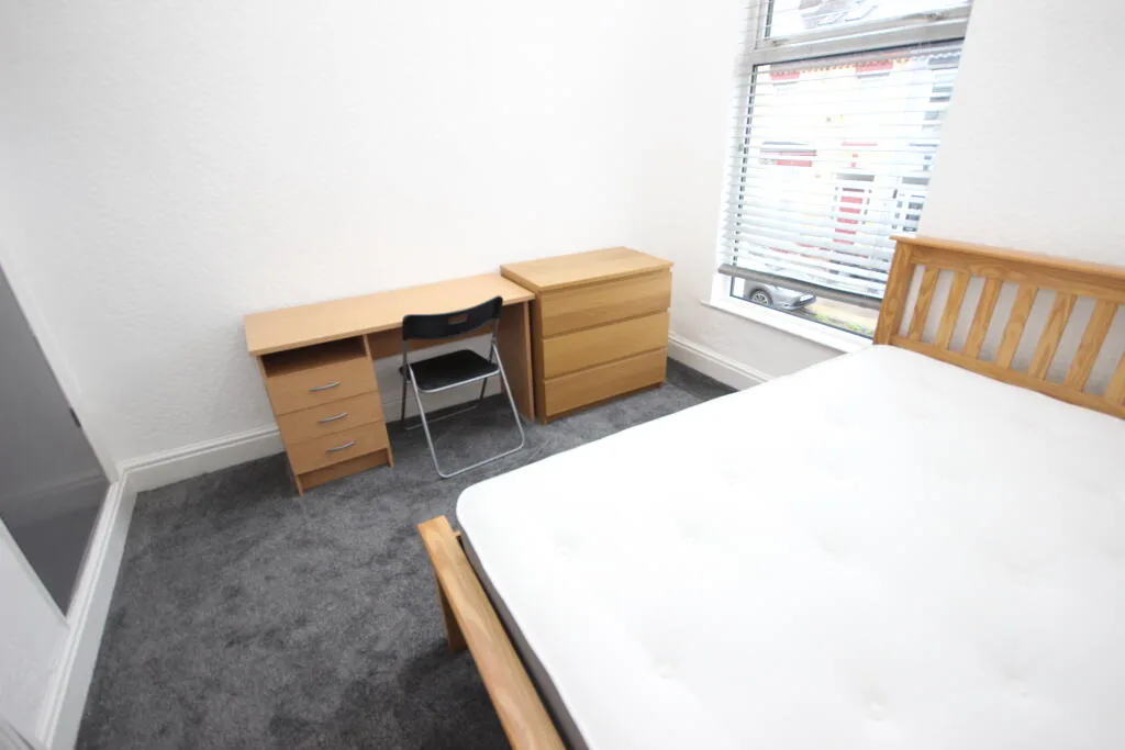 5 bedroom terraced house for rent