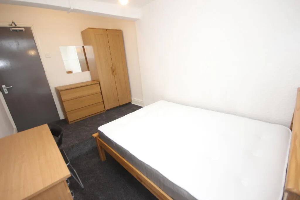 5 bedroom terraced house for rent