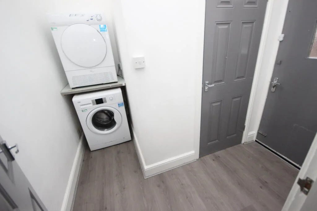 5 bedroom terraced house for rent