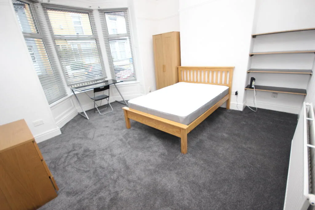 5 bedroom terraced house for rent