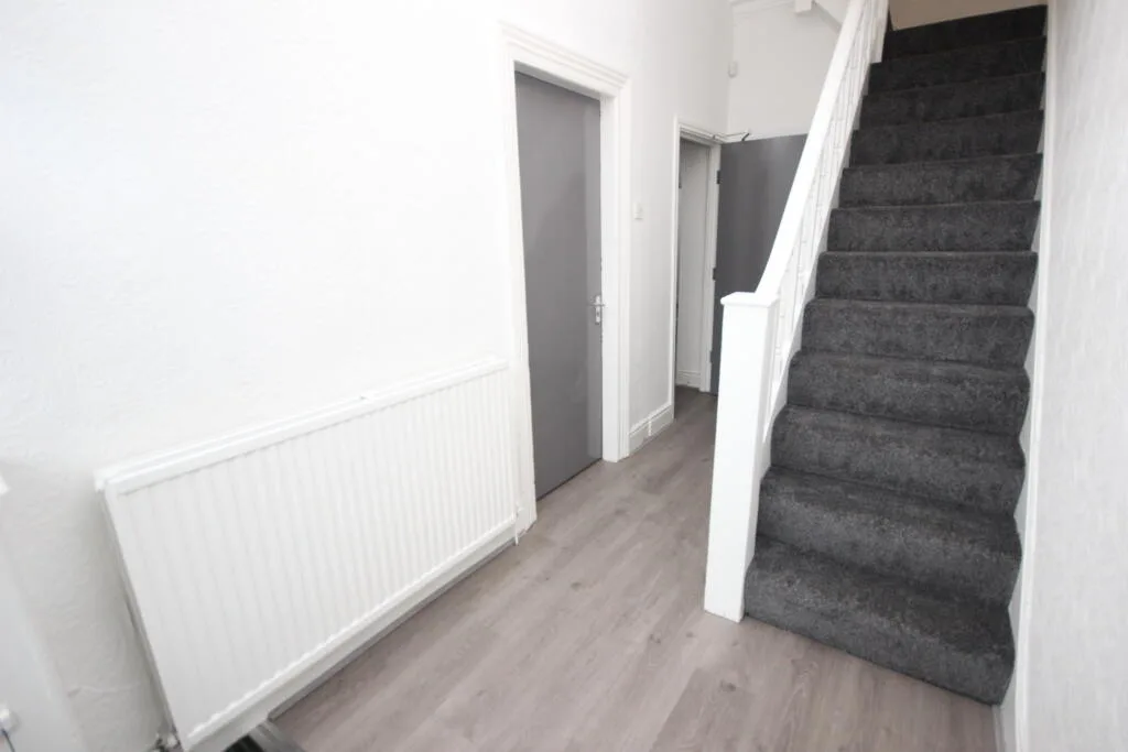 5 bedroom terraced house for rent