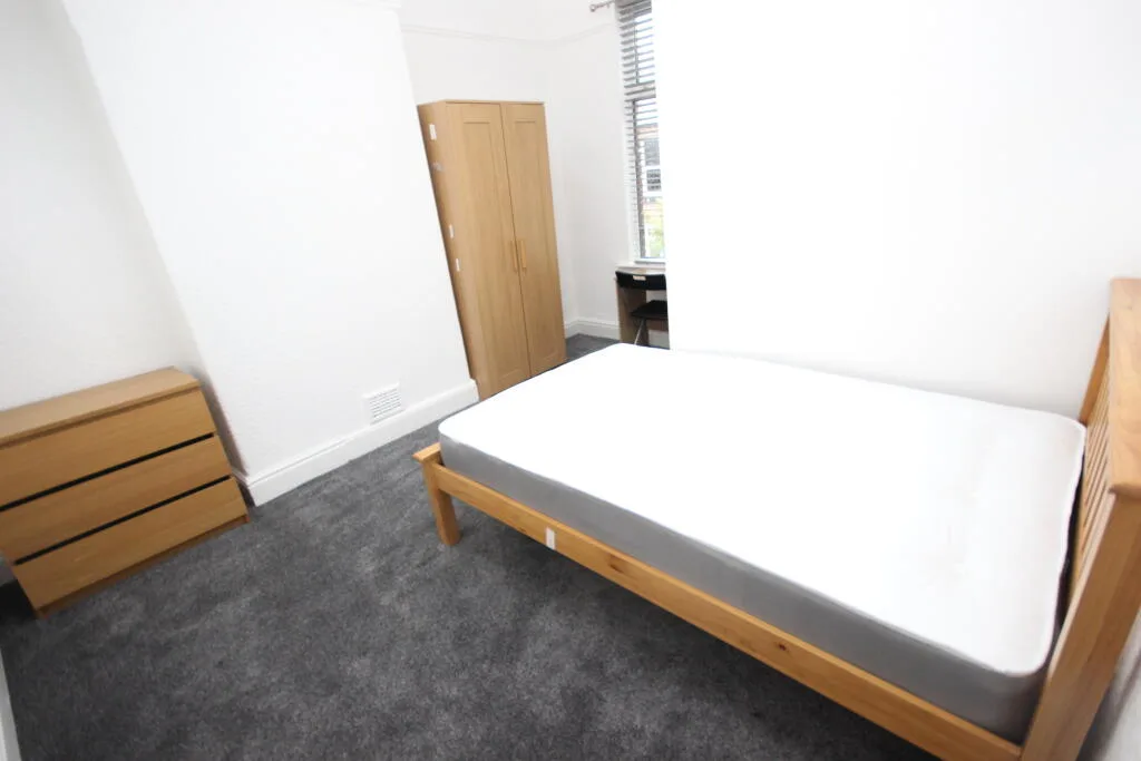 5 bedroom terraced house for rent
