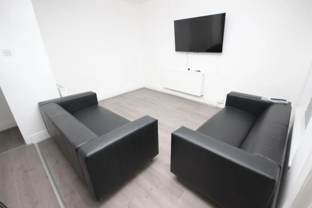 5 bedroom terraced house for rent