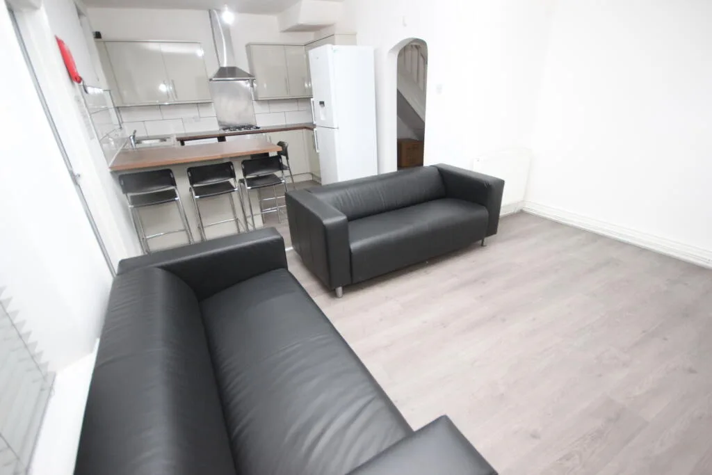 5 bedroom terraced house for rent