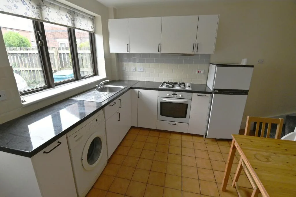 2 bedroom end of terrace house for rent