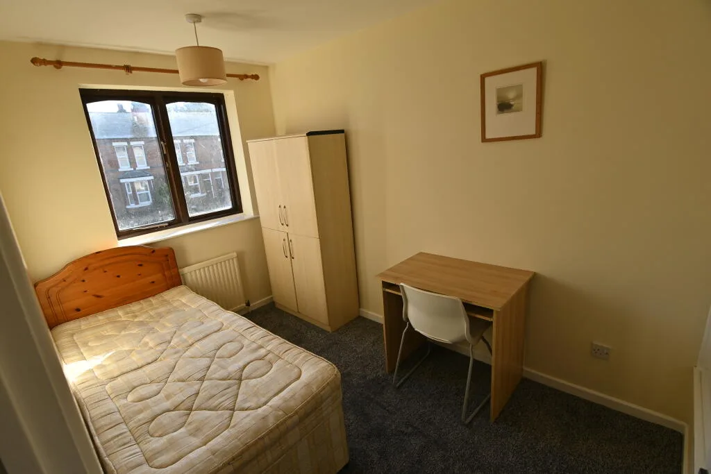 2 bedroom end of terrace house for rent