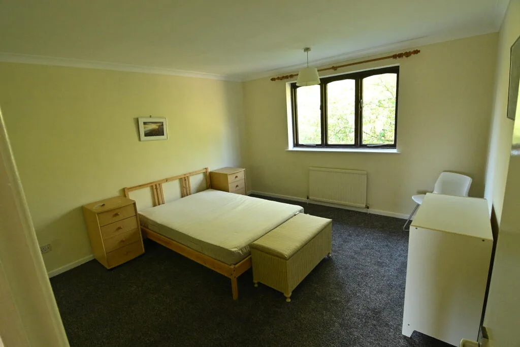 2 bedroom end of terrace house for rent