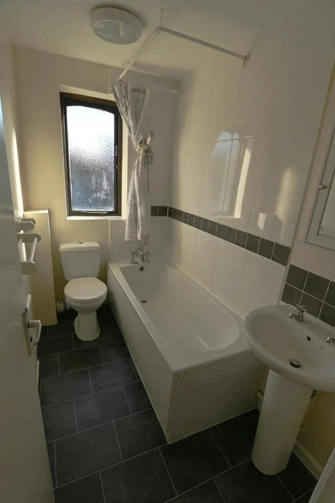 2 bedroom end of terrace house for rent