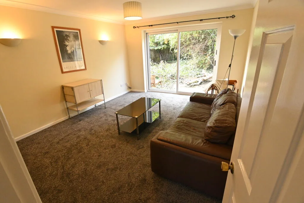 2 bedroom end of terrace house for rent