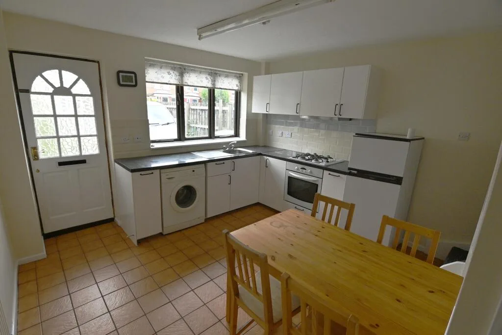 2 bedroom end of terrace house for rent