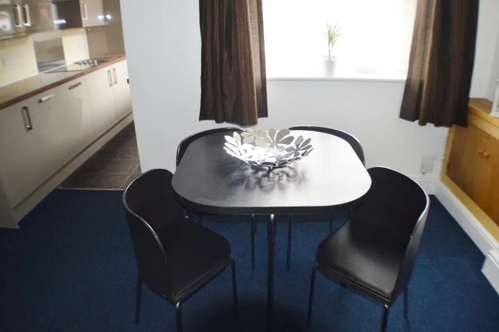 5 bedroom detached house for rent