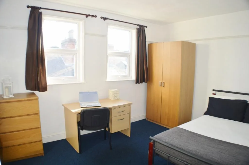 5 bedroom detached house for rent