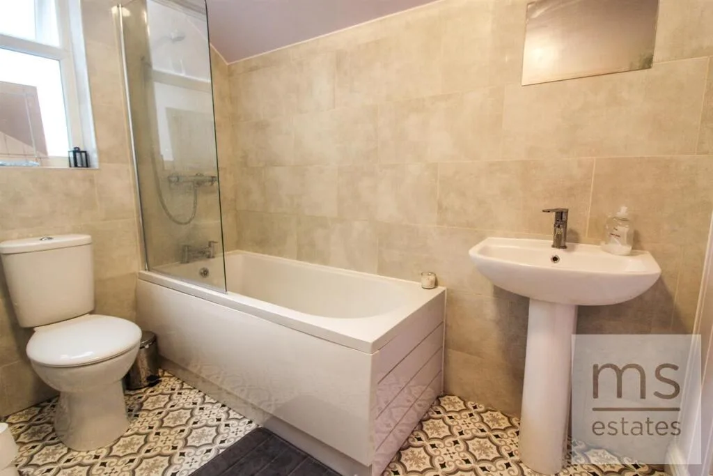 5 bedroom semi-detached house for rent