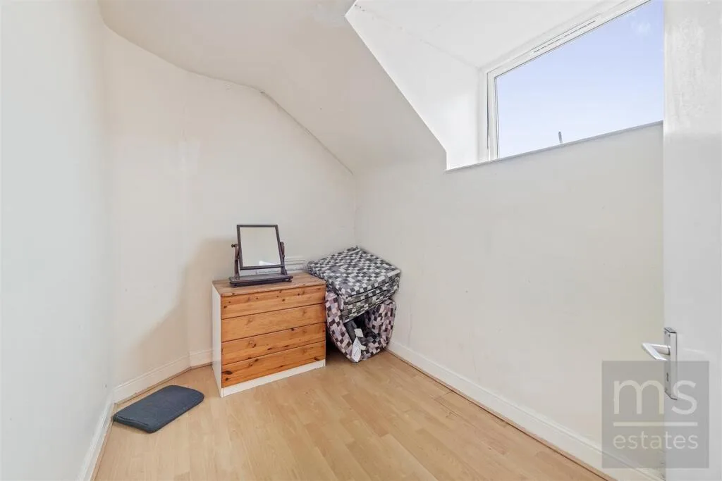 5 bedroom semi-detached house for rent