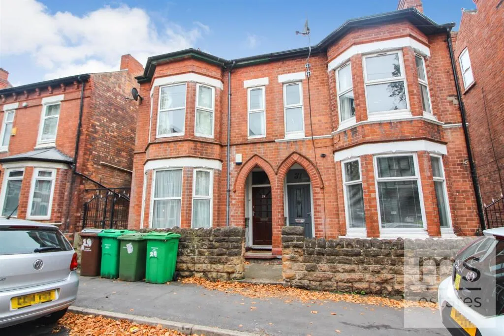 5 bedroom semi-detached house for rent