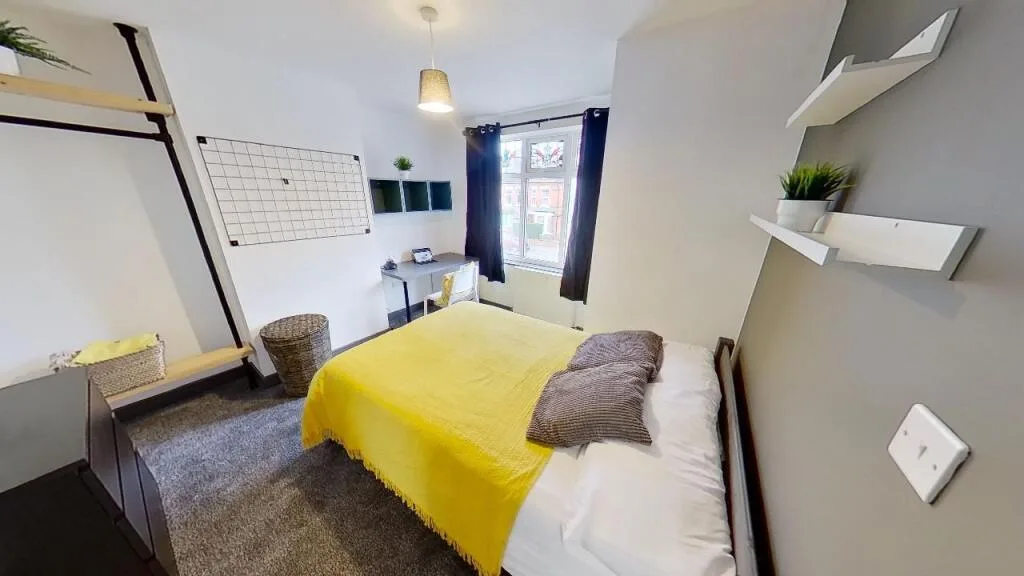 6 bedroom semi-detached house for rent