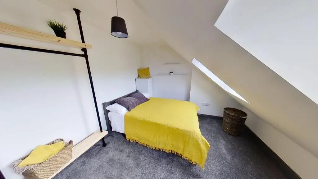 6 bedroom semi-detached house for rent