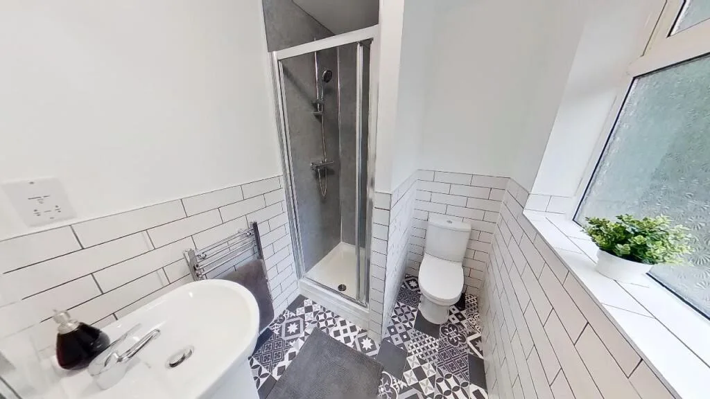 6 bedroom semi-detached house for rent