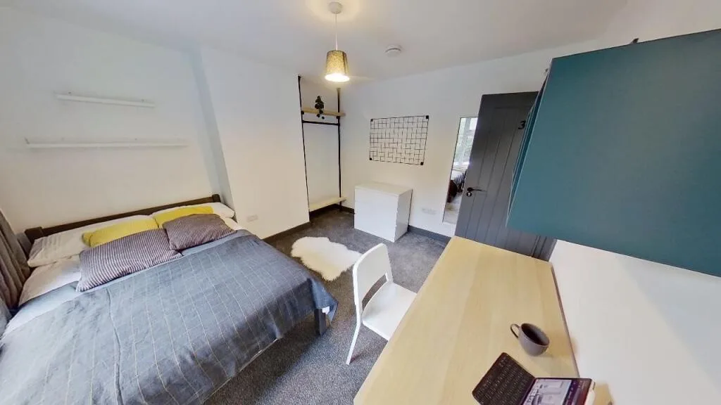 6 bedroom semi-detached house for rent