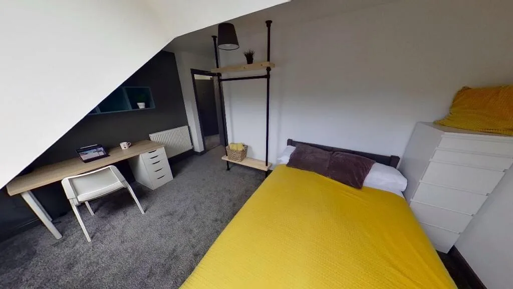 6 bedroom semi-detached house for rent