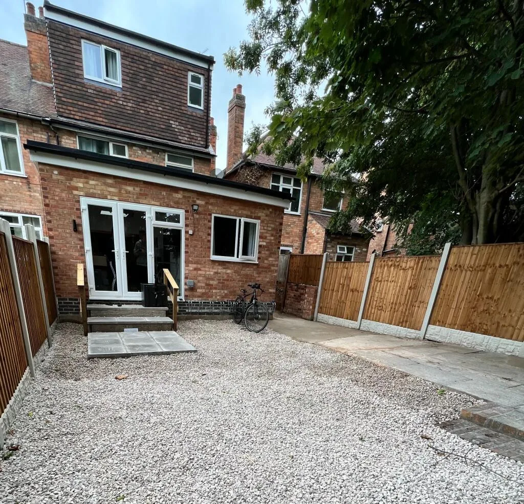 6 bedroom semi-detached house for rent