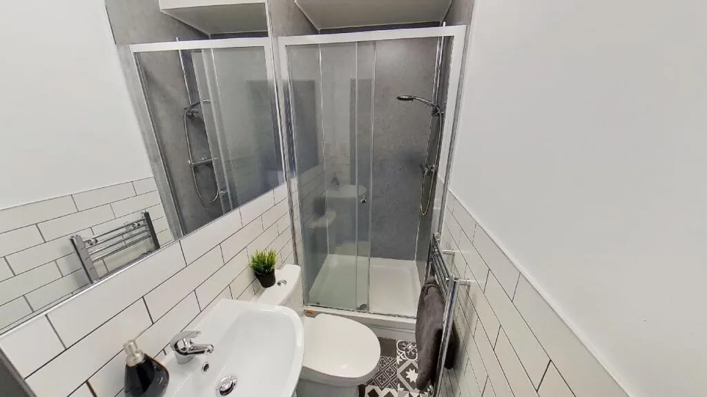 6 bedroom semi-detached house for rent