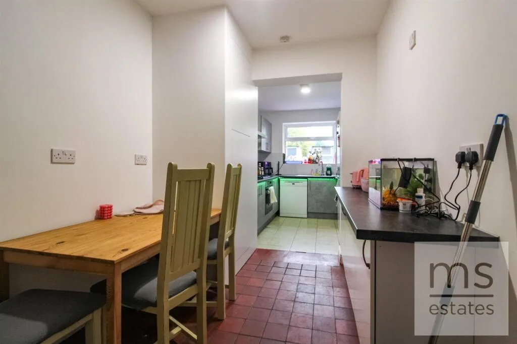 6 bedroom detached house for rent