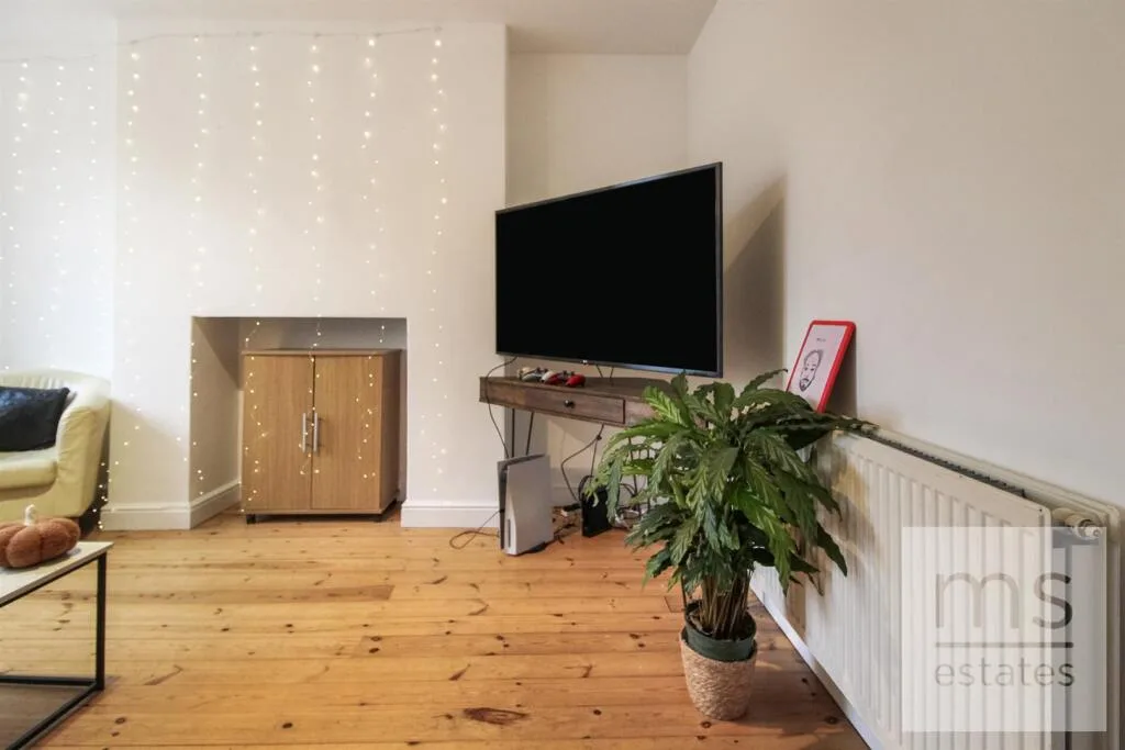 6 bedroom detached house for rent