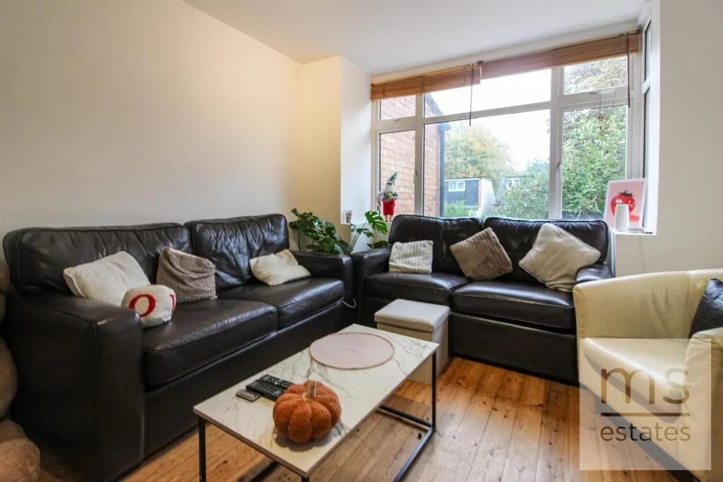 6 bedroom detached house for rent