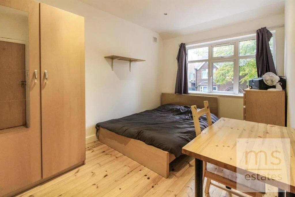 6 bedroom detached house for rent