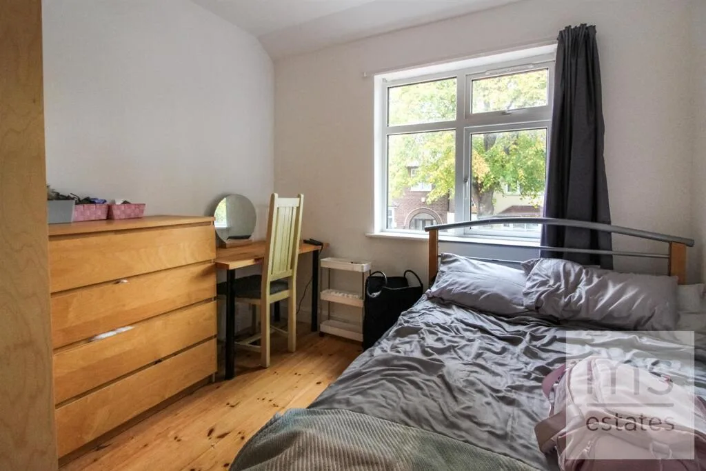 6 bedroom detached house for rent