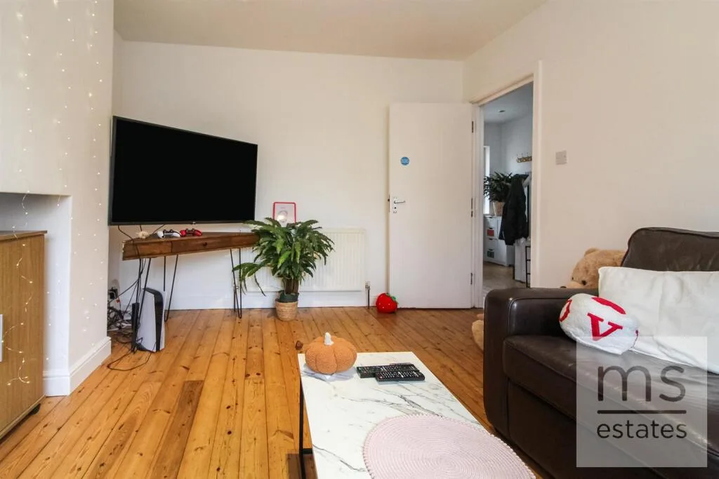 6 bedroom detached house for rent