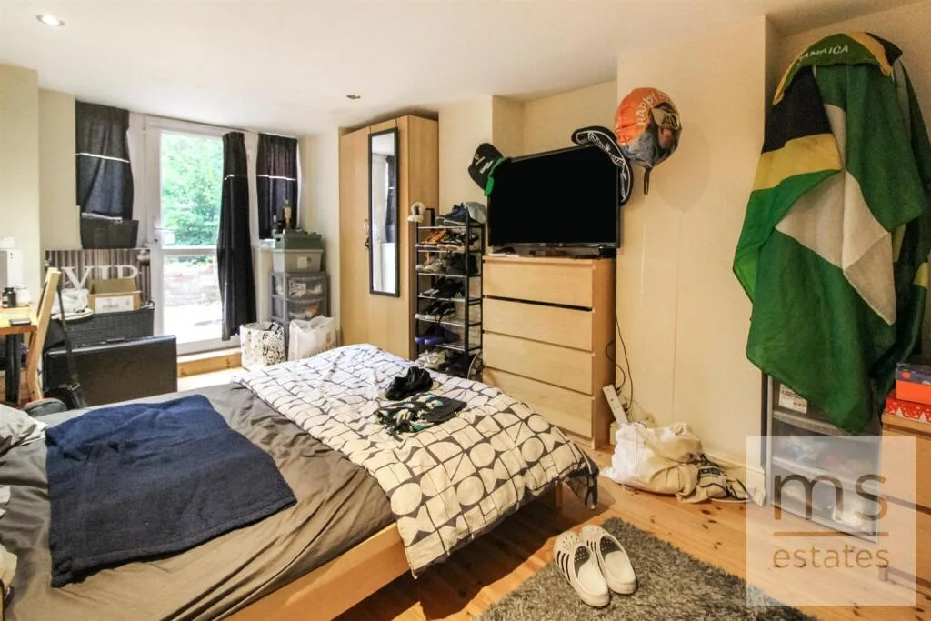 6 bedroom detached house for rent