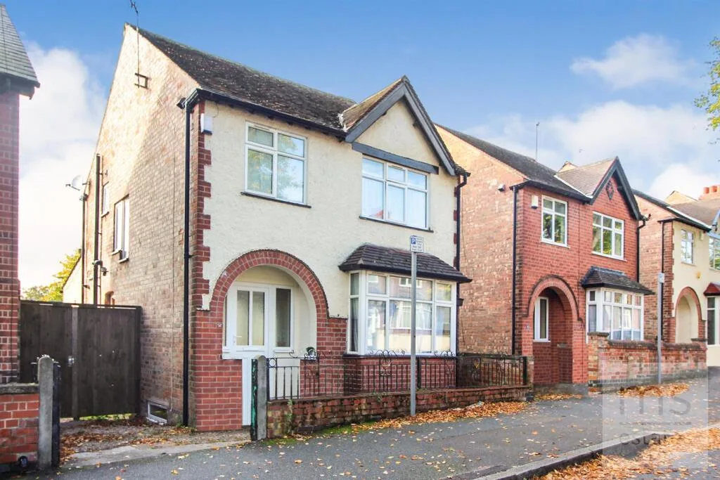 6 bedroom detached house for rent