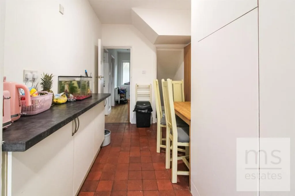 6 bedroom detached house for rent
