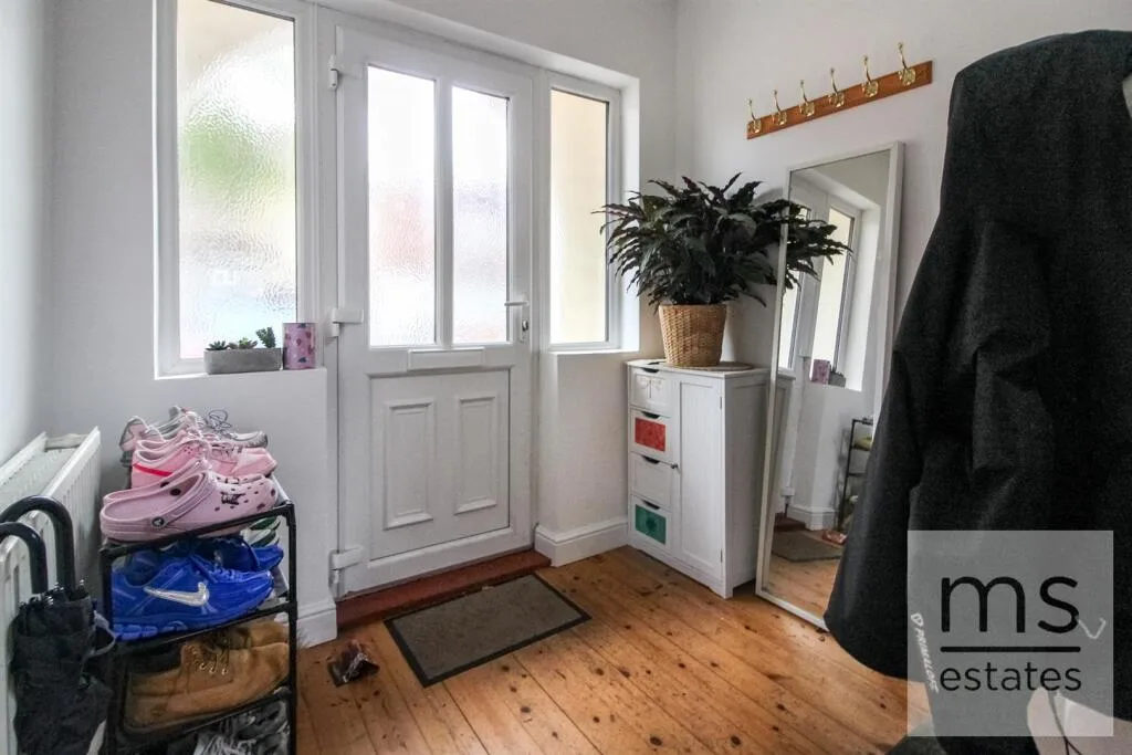 6 bedroom detached house for rent